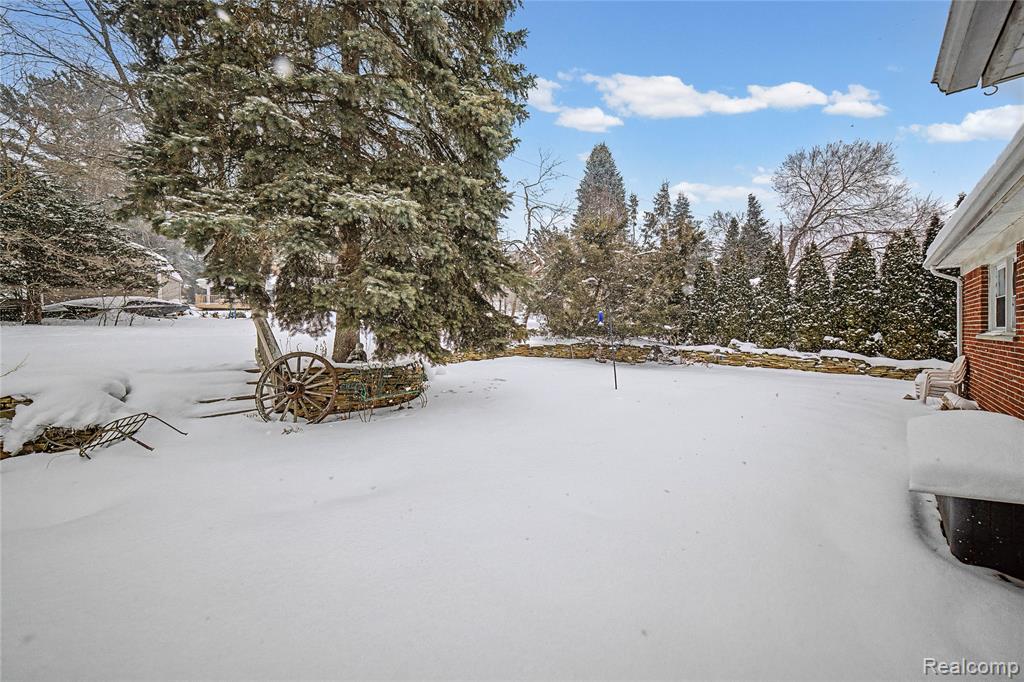 6380 Wellesley Terrace