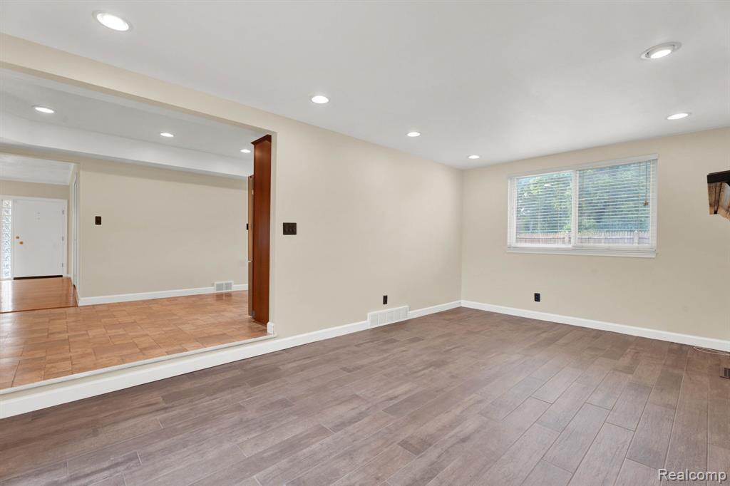 32930 Coventry Place