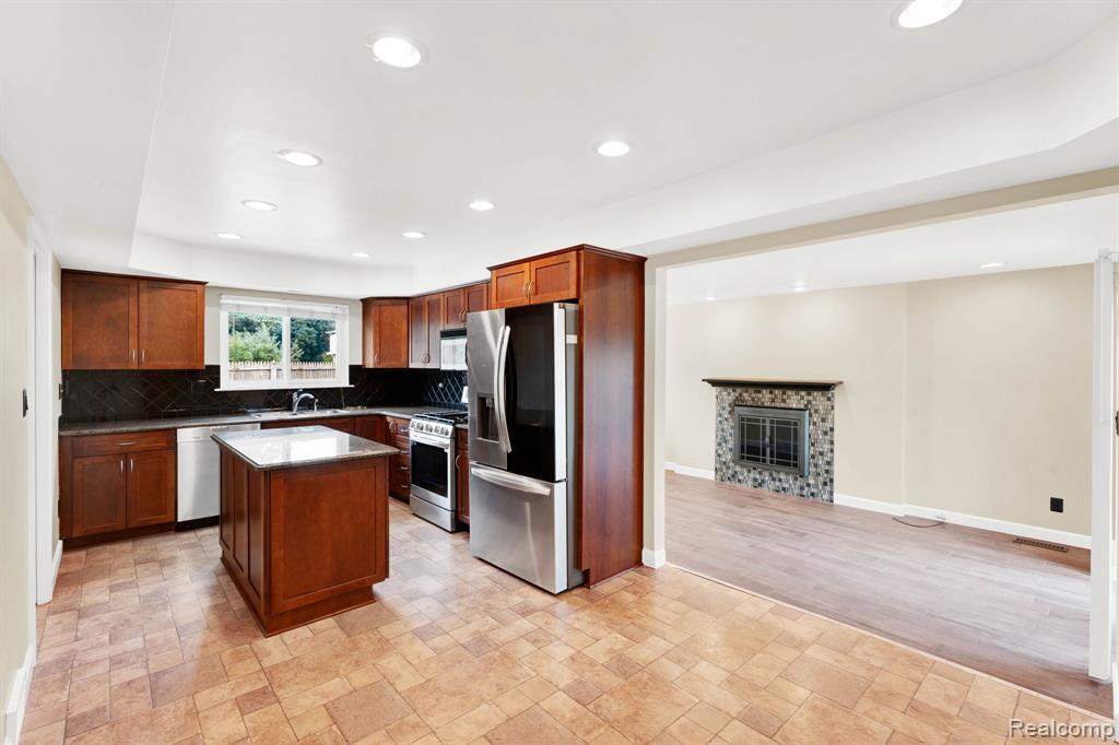 32930 Coventry Place