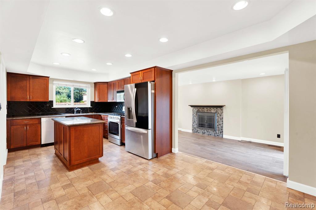 32930 Coventry Place