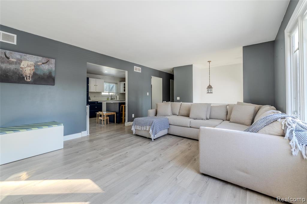 6790 Grassland Avenue