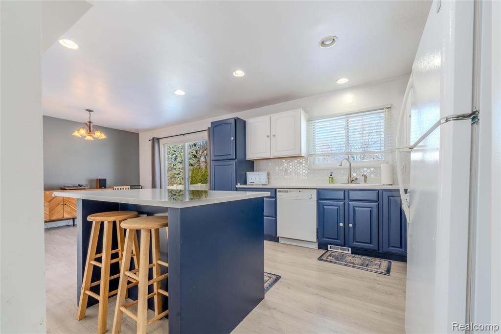 6790 Grassland Avenue