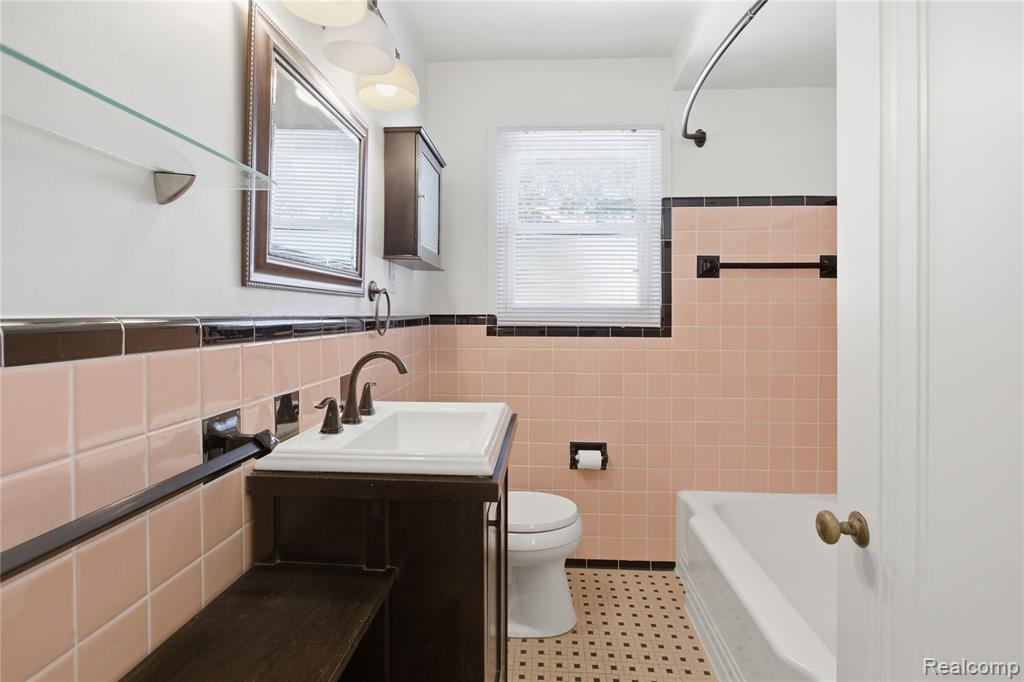 929 Larkmoor Boulevard