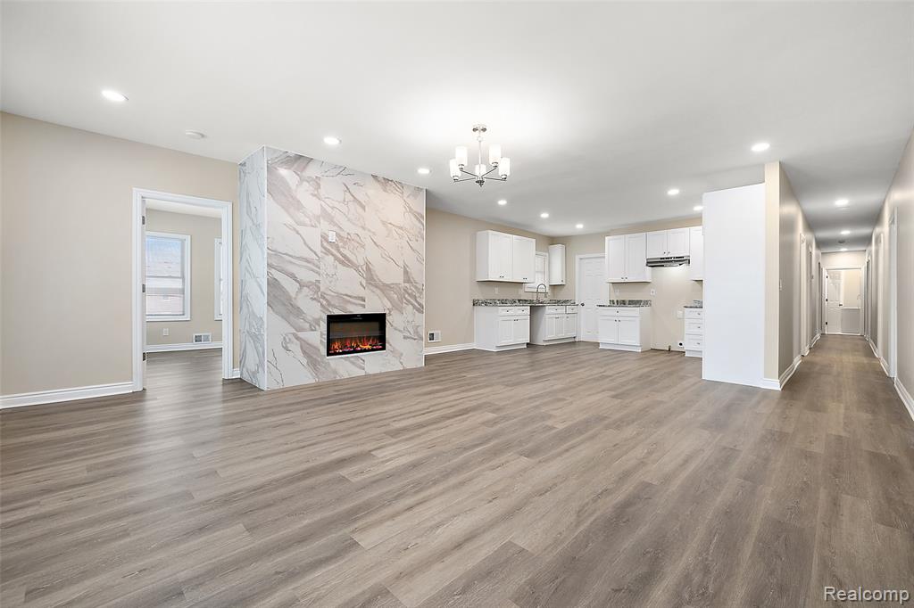 2080 Gladstone Street