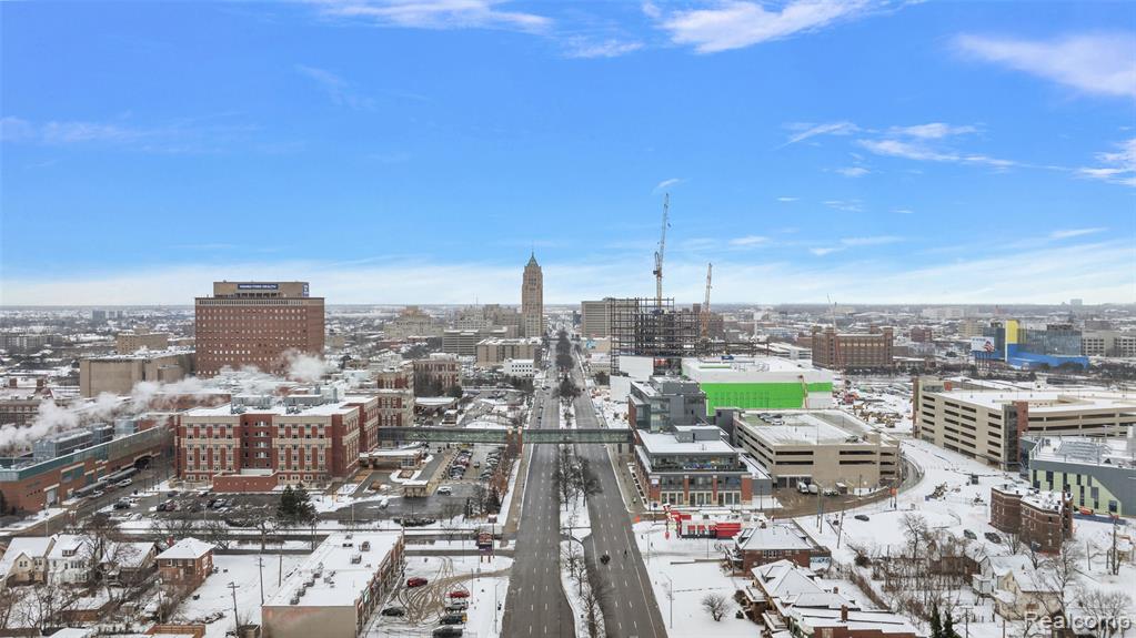 2080 Gladstone Street