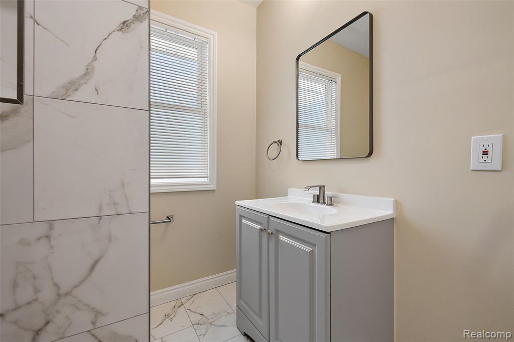 2080 Gladstone Street