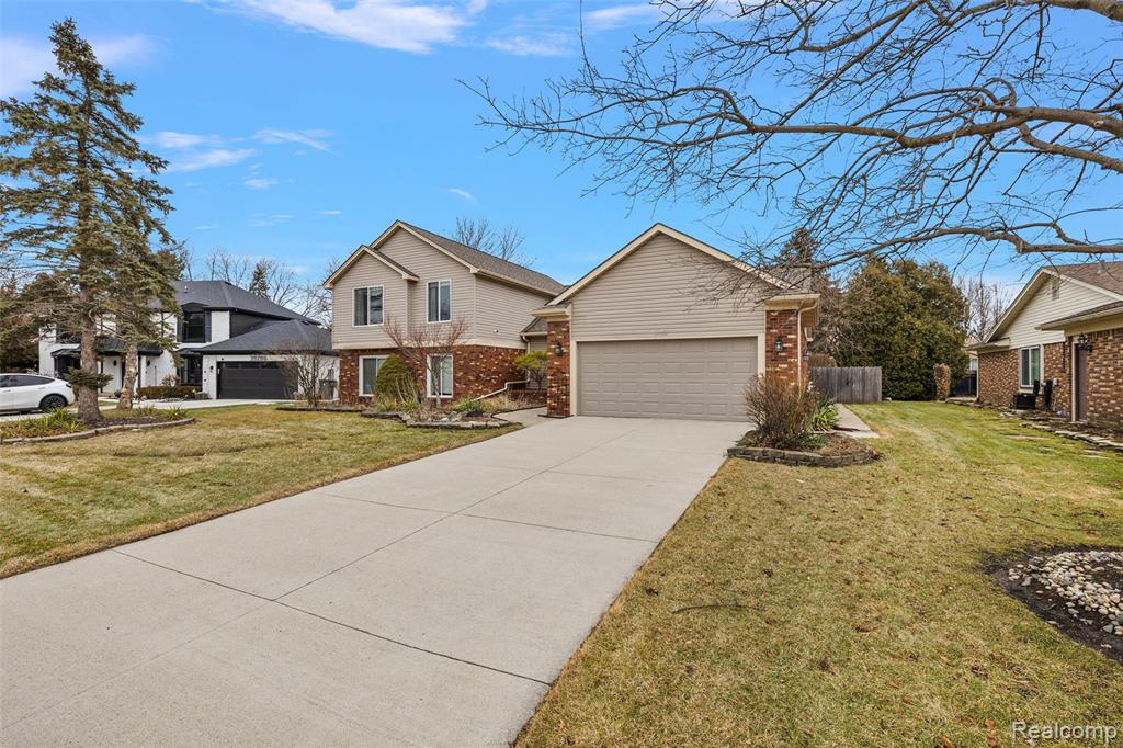 39254 E Royal Doulton Boulevard