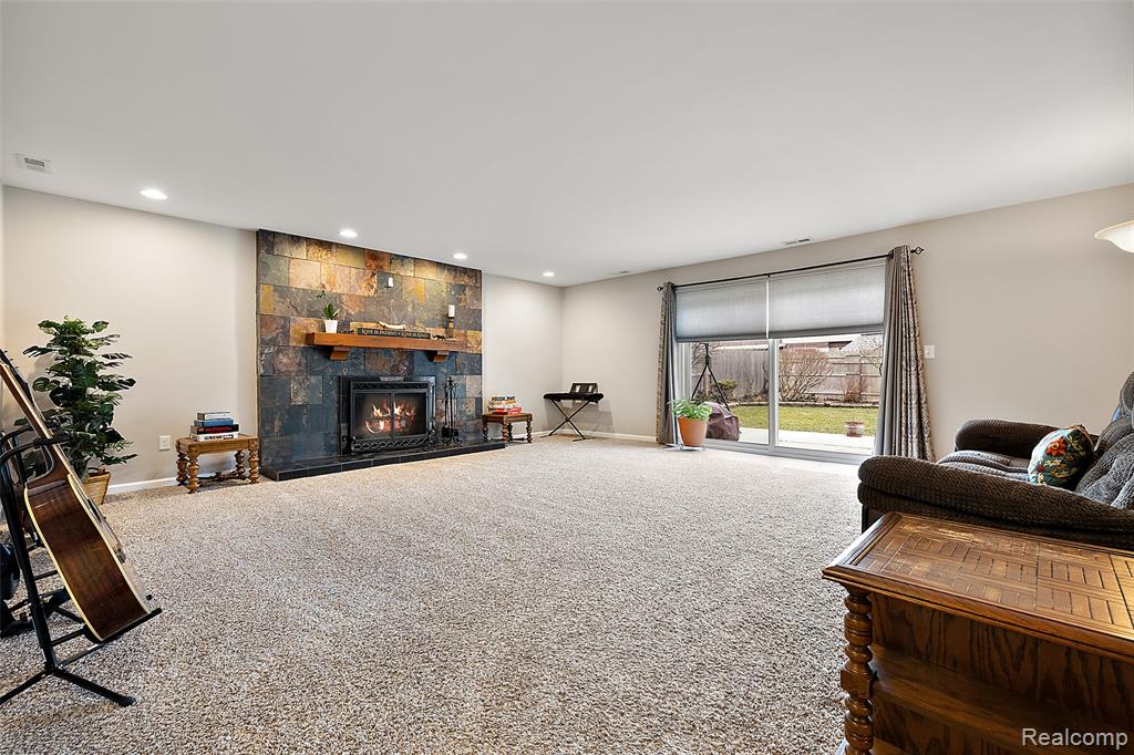 39254 E Royal Doulton Boulevard