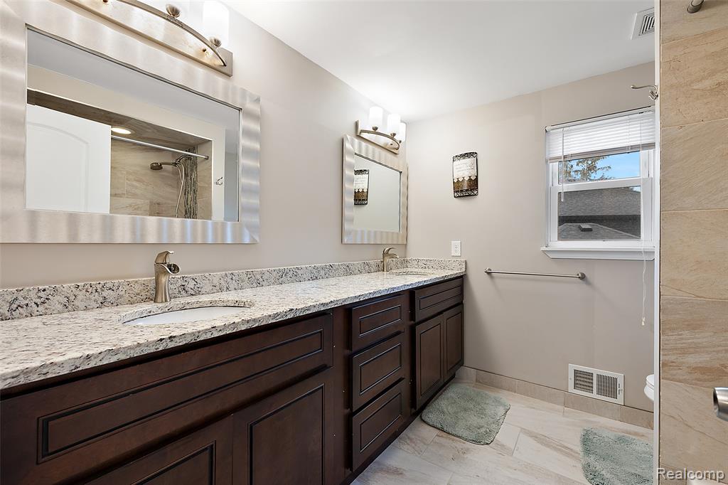 39254 E Royal Doulton Boulevard