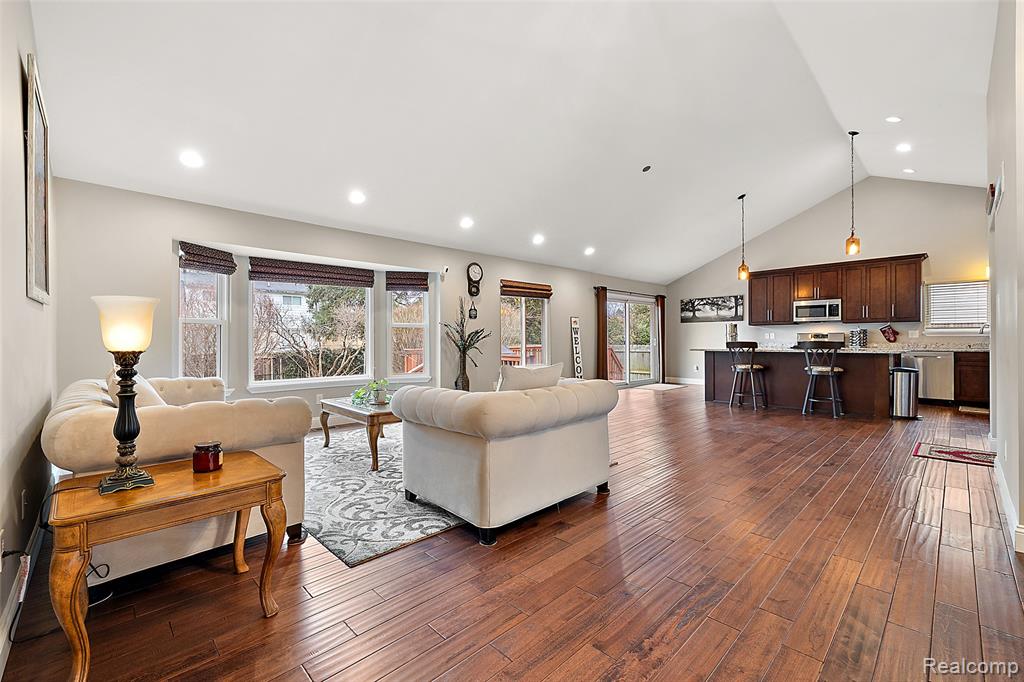 39254 E Royal Doulton Boulevard