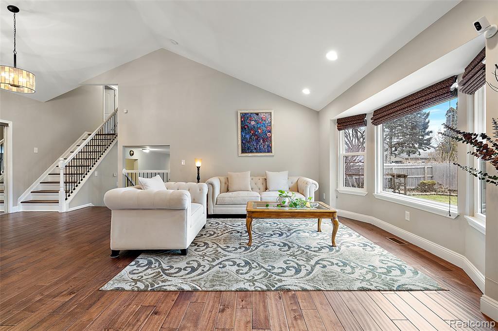 39254 E Royal Doulton Boulevard