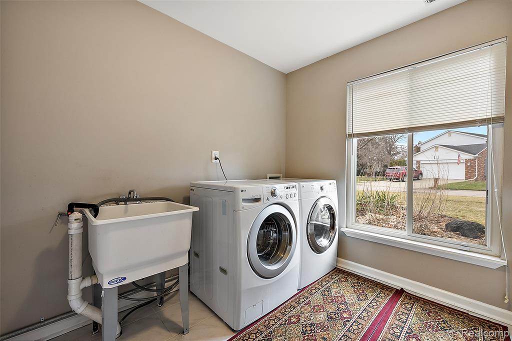 39254 E Royal Doulton Boulevard