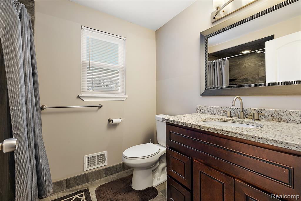 39254 E Royal Doulton Boulevard