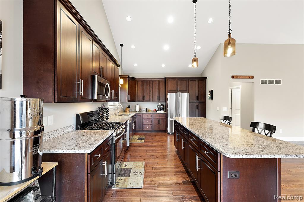 39254 E Royal Doulton Boulevard