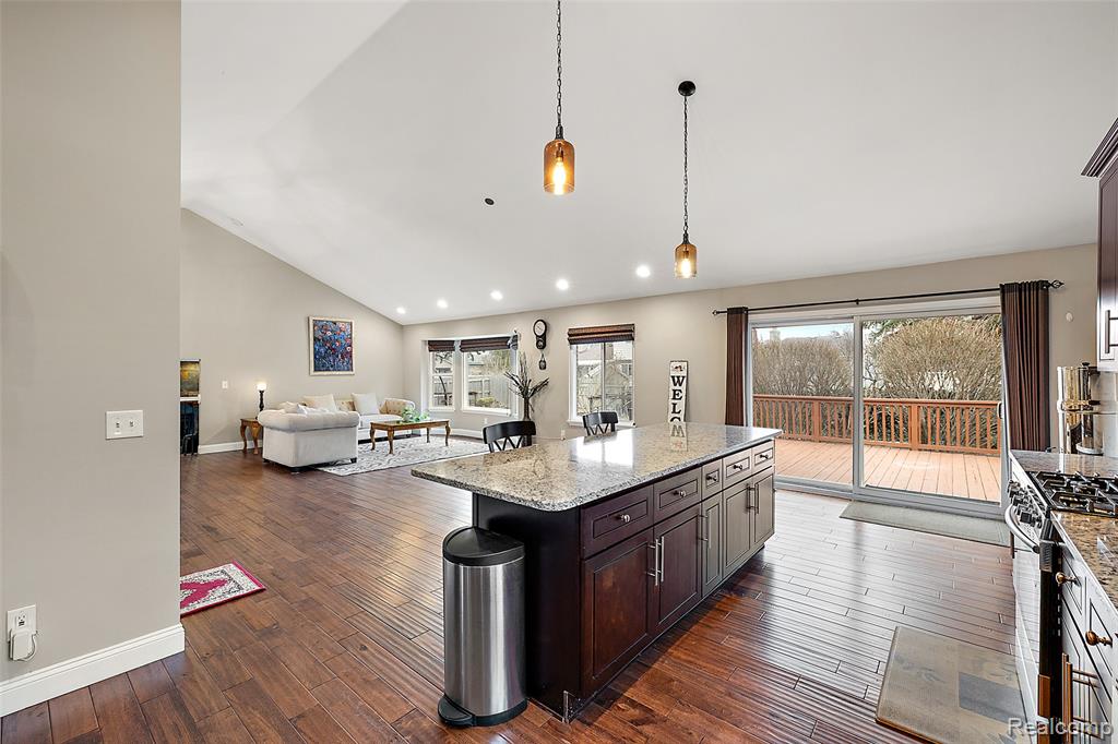 39254 E Royal Doulton Boulevard