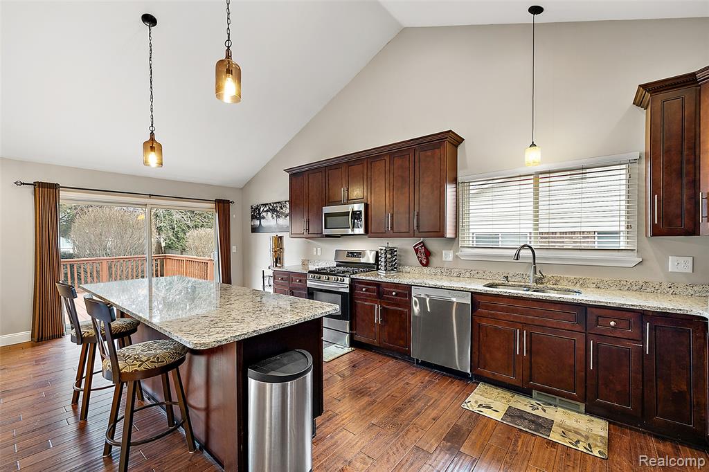 39254 E Royal Doulton Boulevard