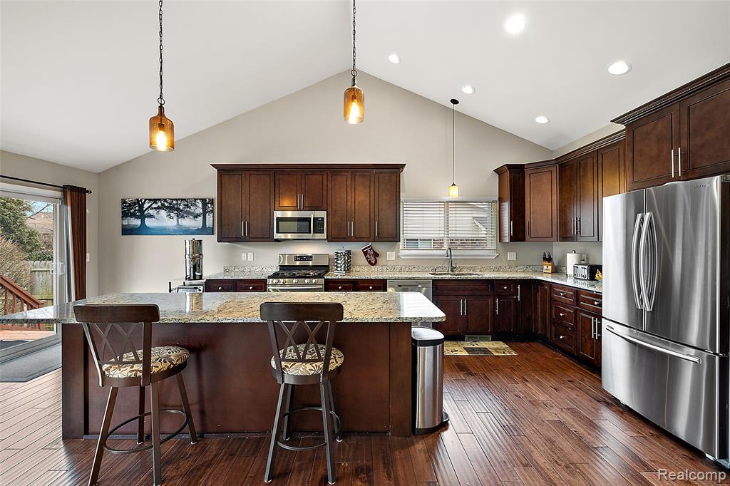 39254 E Royal Doulton Boulevard