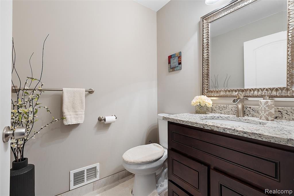 39254 E Royal Doulton Boulevard