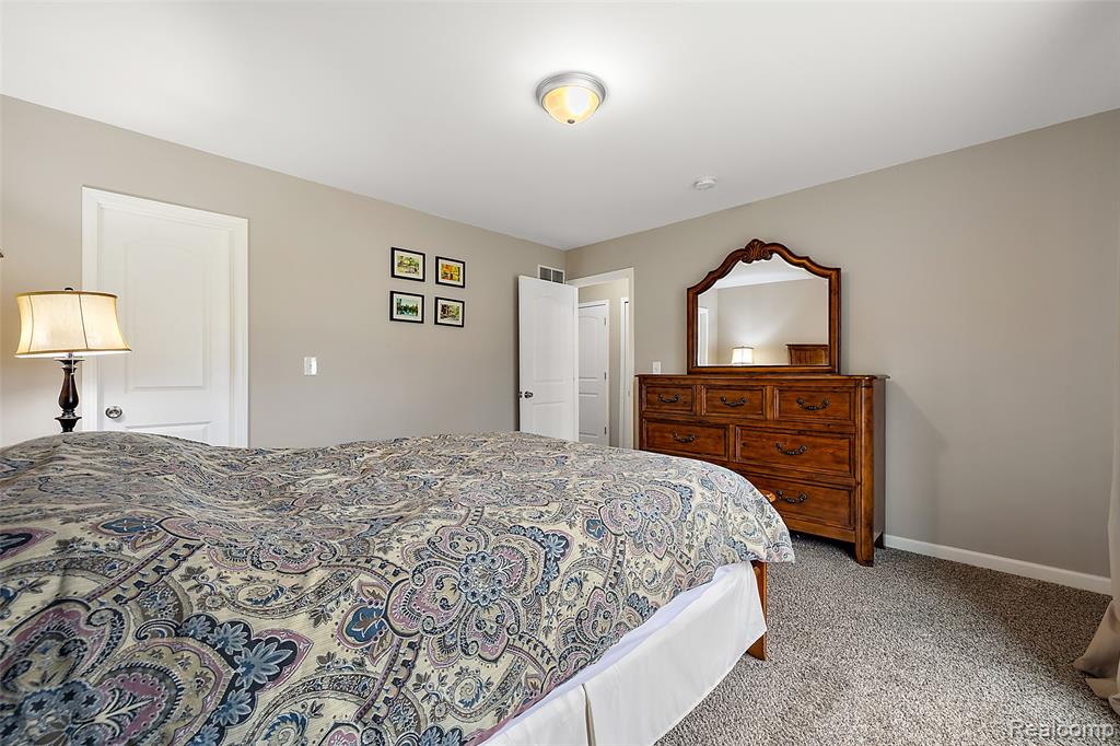 39254 E Royal Doulton Boulevard