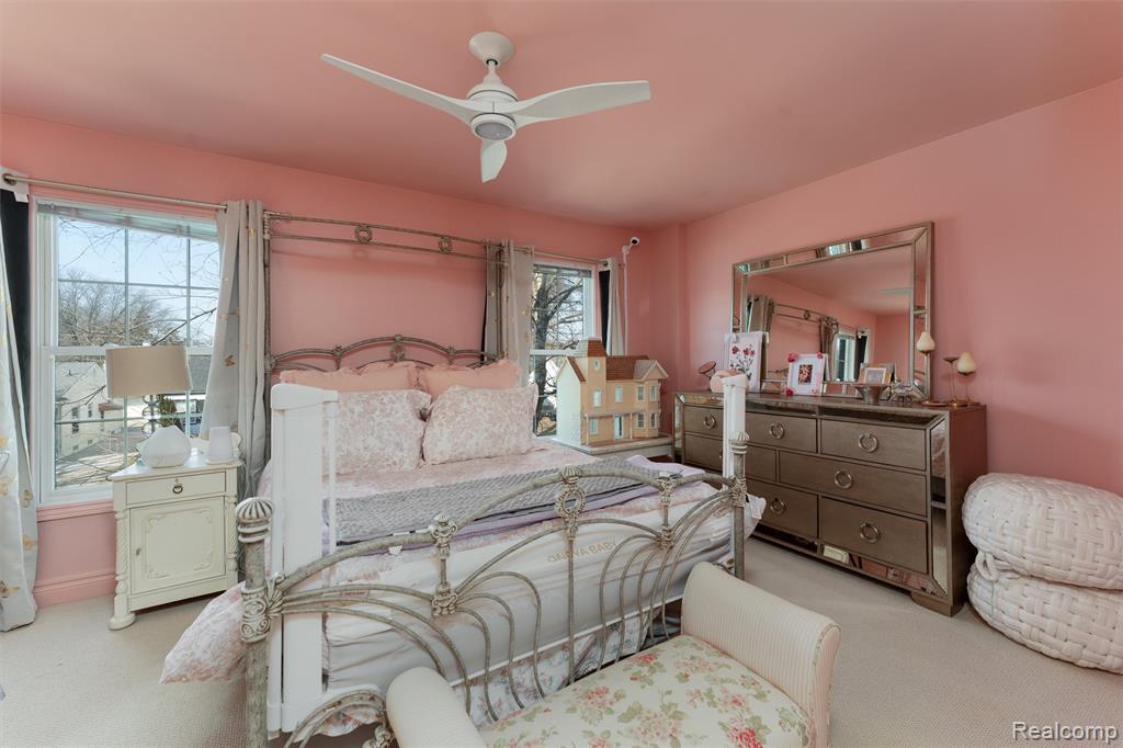 717 S Kenwood Avenue