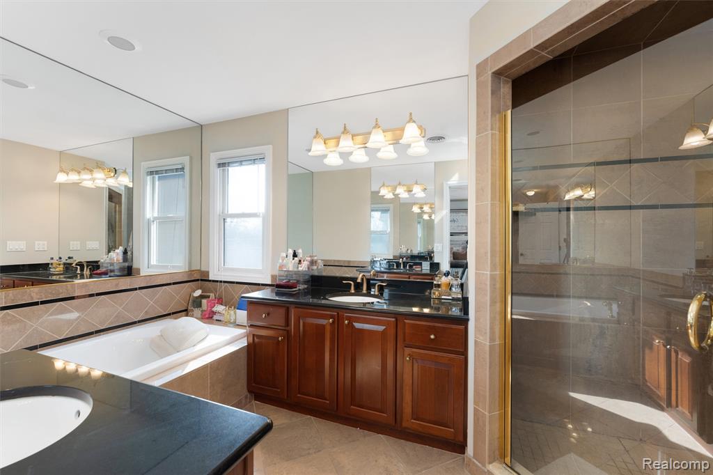 717 S Kenwood Avenue