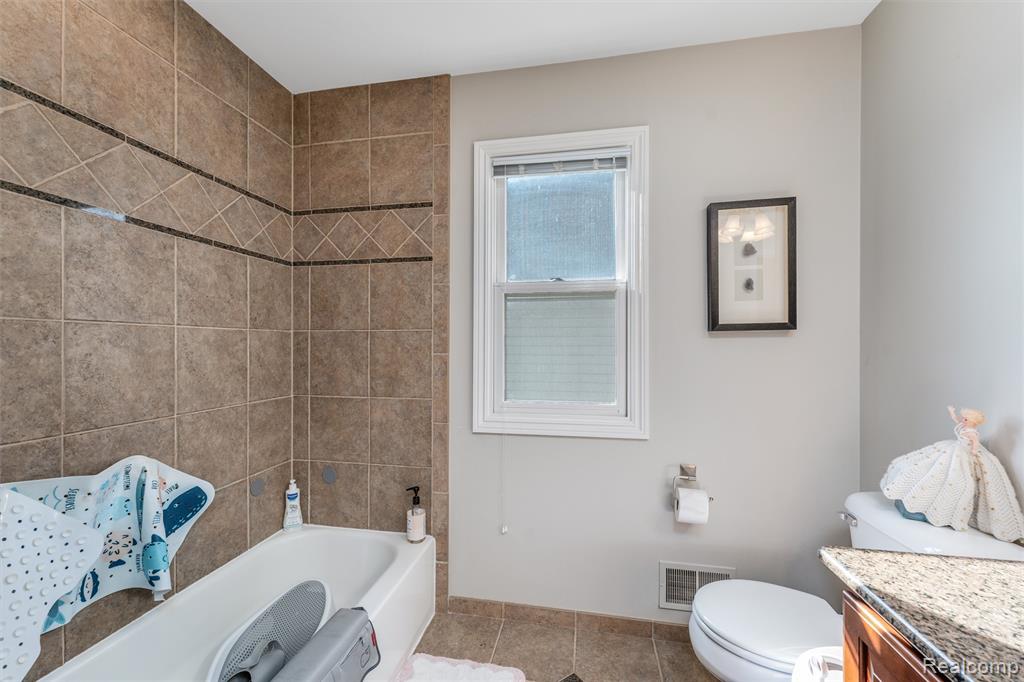 717 S Kenwood Avenue