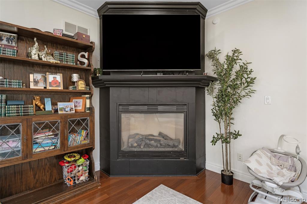 717 S Kenwood Avenue