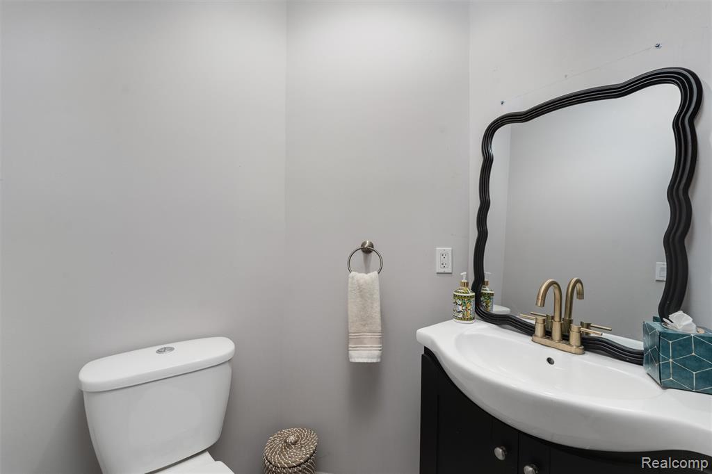 717 S Kenwood Avenue