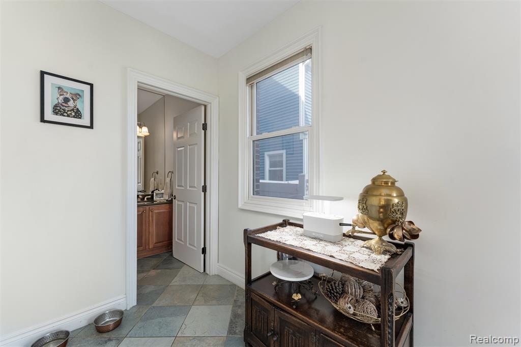 717 S Kenwood Avenue