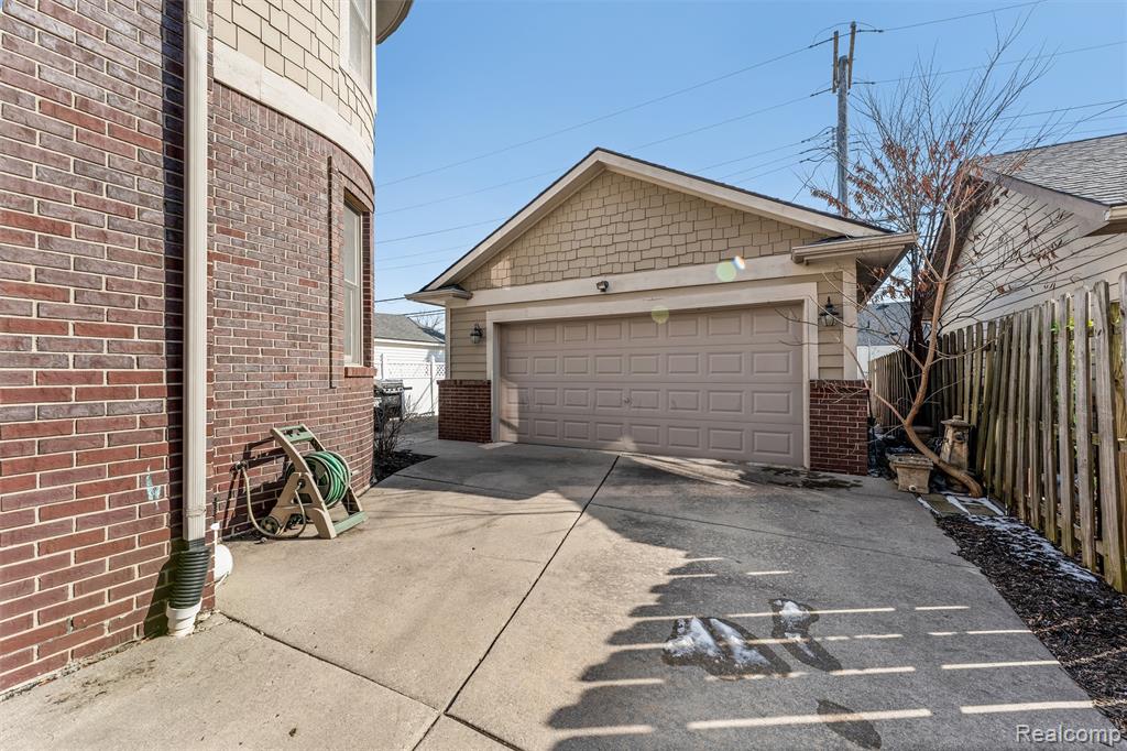 717 S Kenwood Avenue