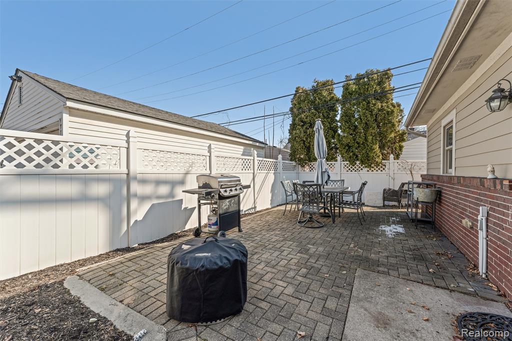 717 S Kenwood Avenue