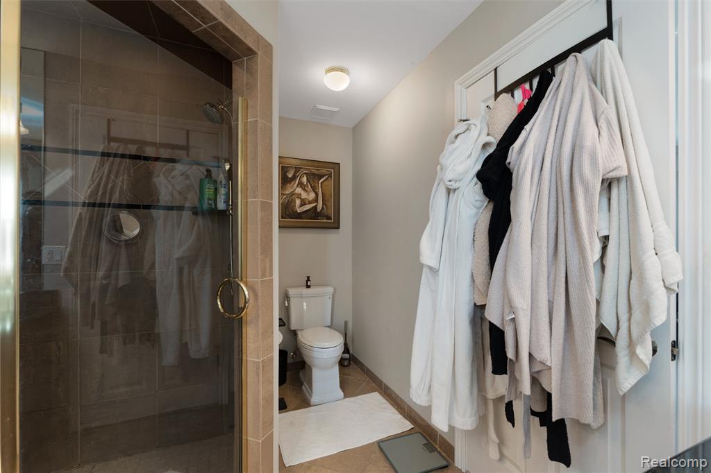 717 S Kenwood Avenue