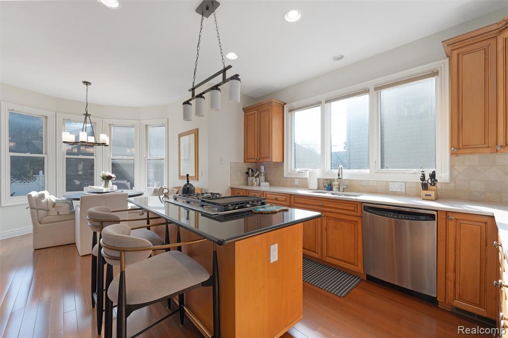 717 S Kenwood Avenue