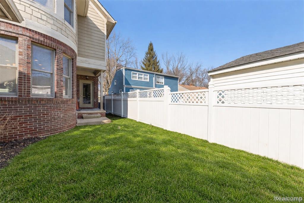 717 S Kenwood Avenue