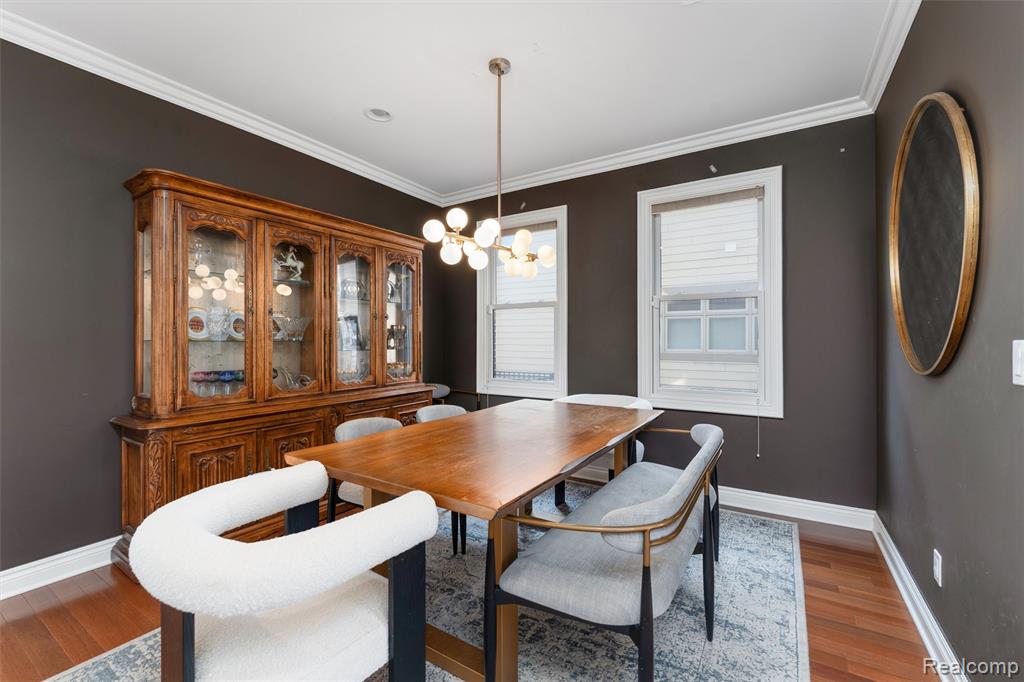 717 S Kenwood Avenue