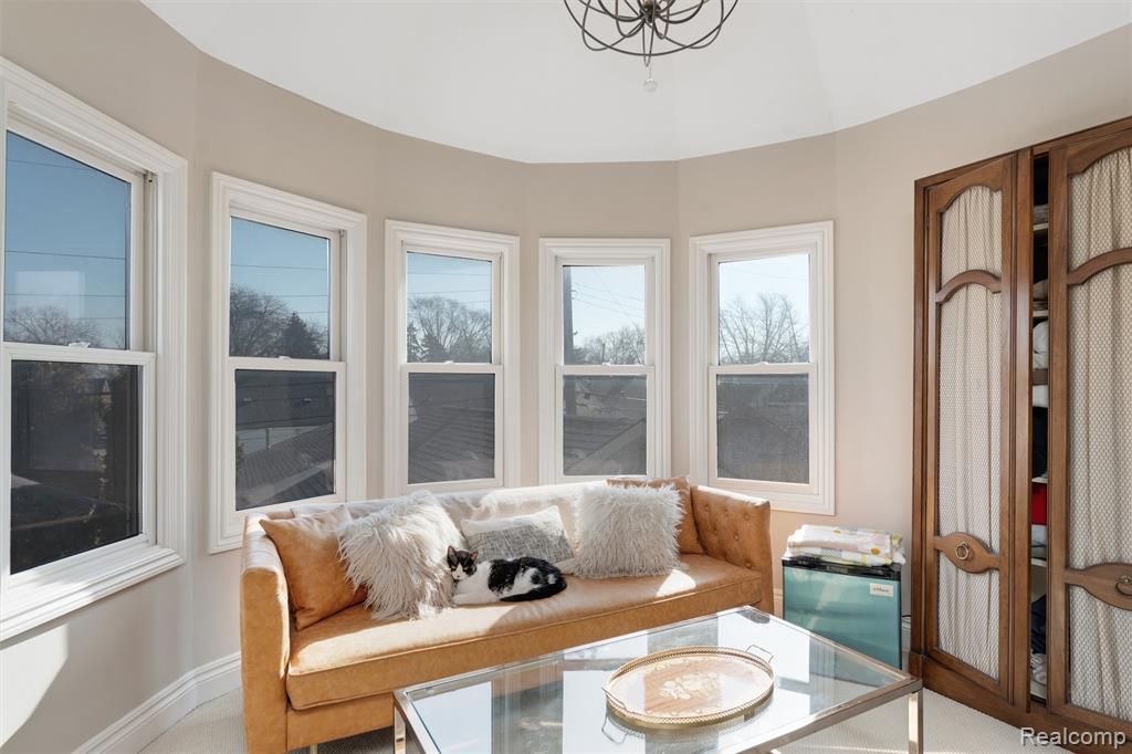 717 S Kenwood Avenue