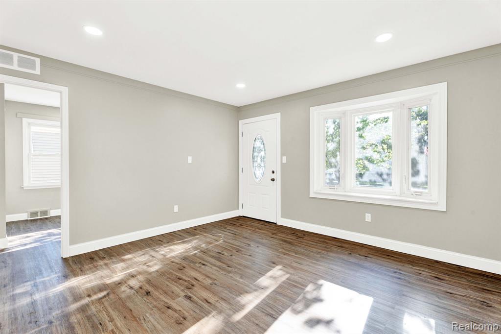 27390 Seyburn Avenue