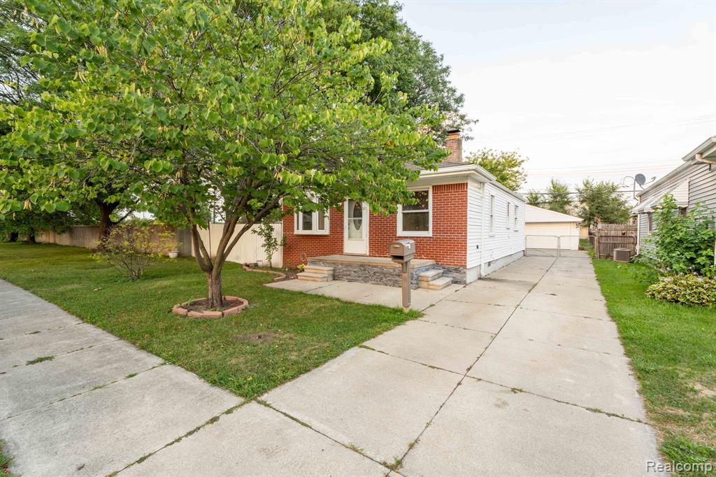 27390 Seyburn Avenue