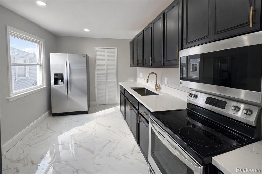 27390 Seyburn Avenue