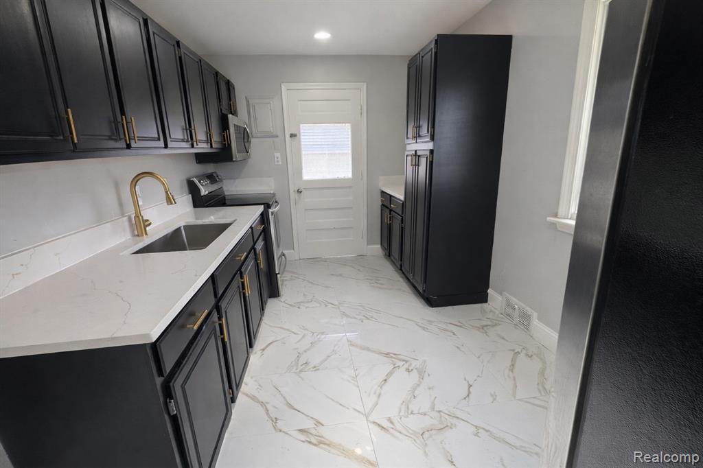 27390 Seyburn Avenue