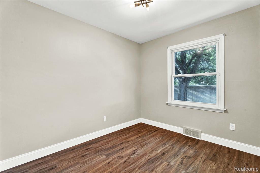 27390 Seyburn Avenue