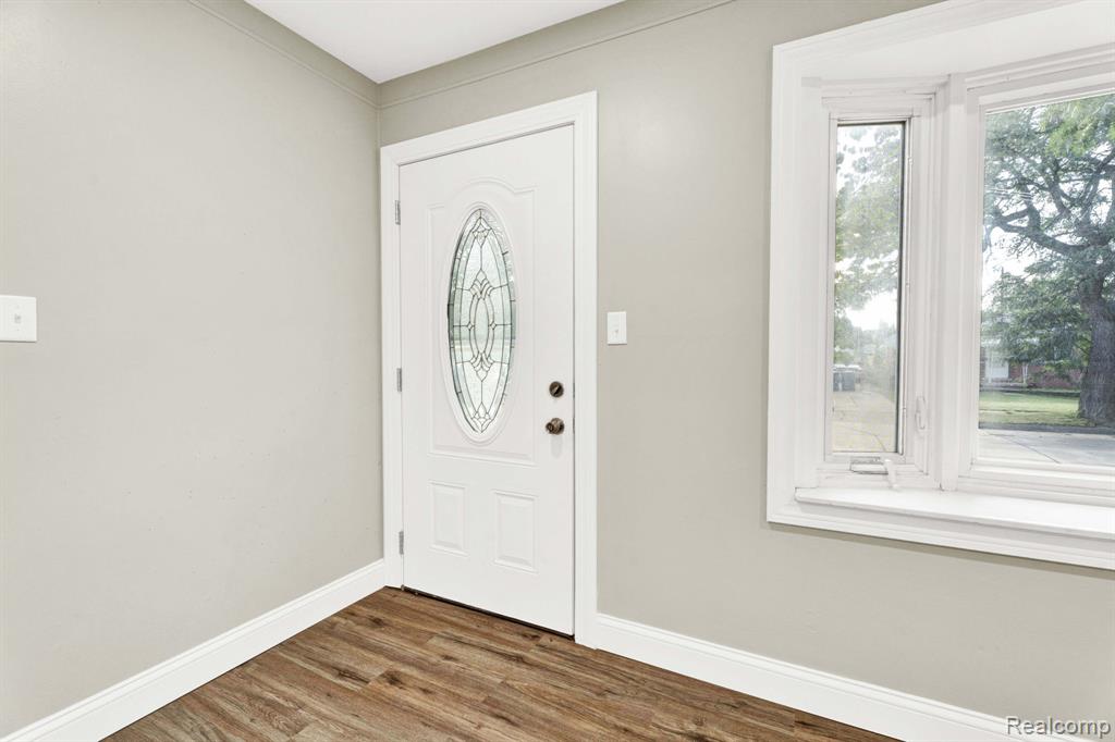 27390 Seyburn Avenue