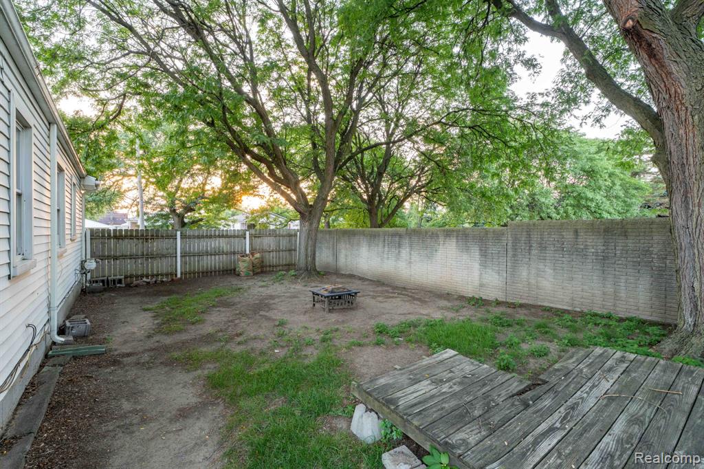 27390 Seyburn Avenue