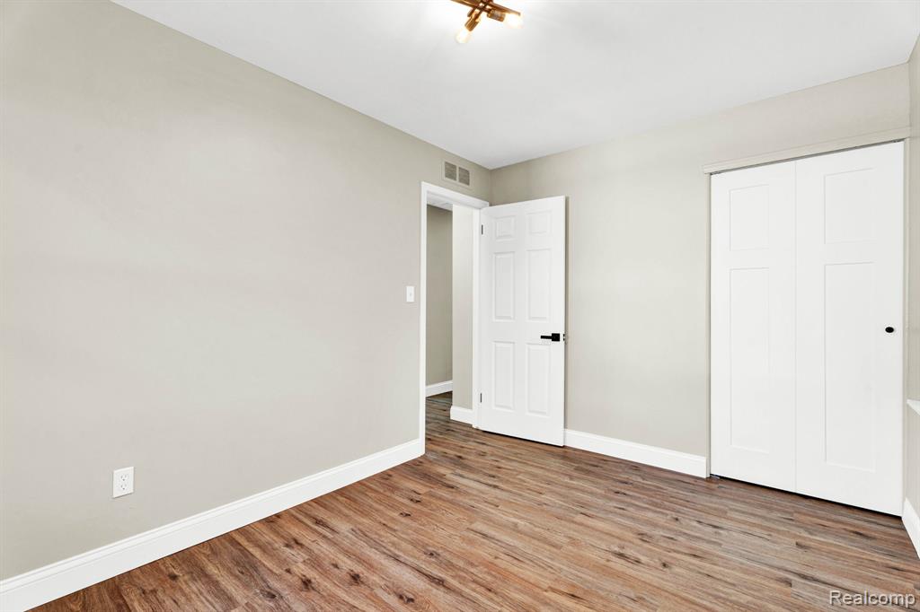 27390 Seyburn Avenue