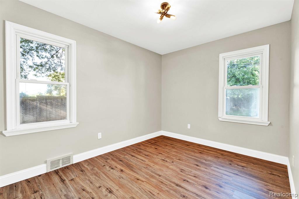 27390 Seyburn Avenue