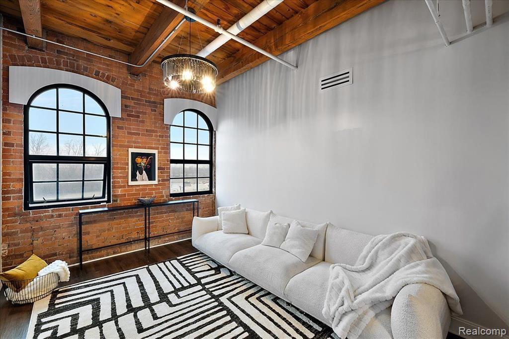 6533 E Jefferson Avenue # 329
