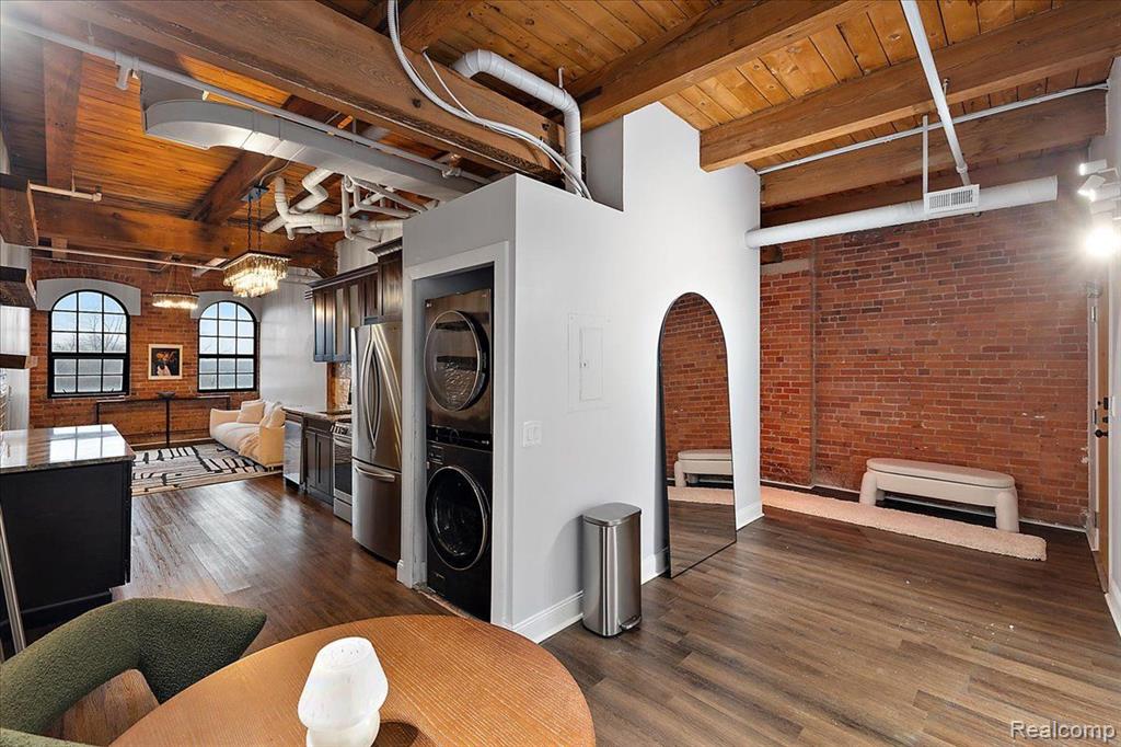 6533 E Jefferson Avenue # 329
