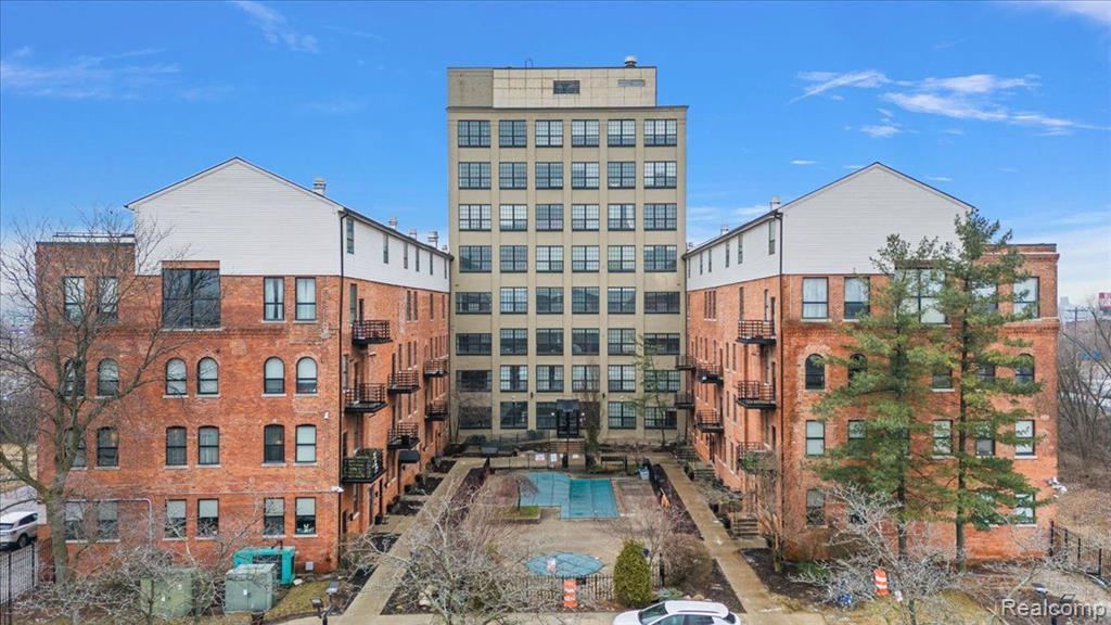 6533 E Jefferson Avenue # 329