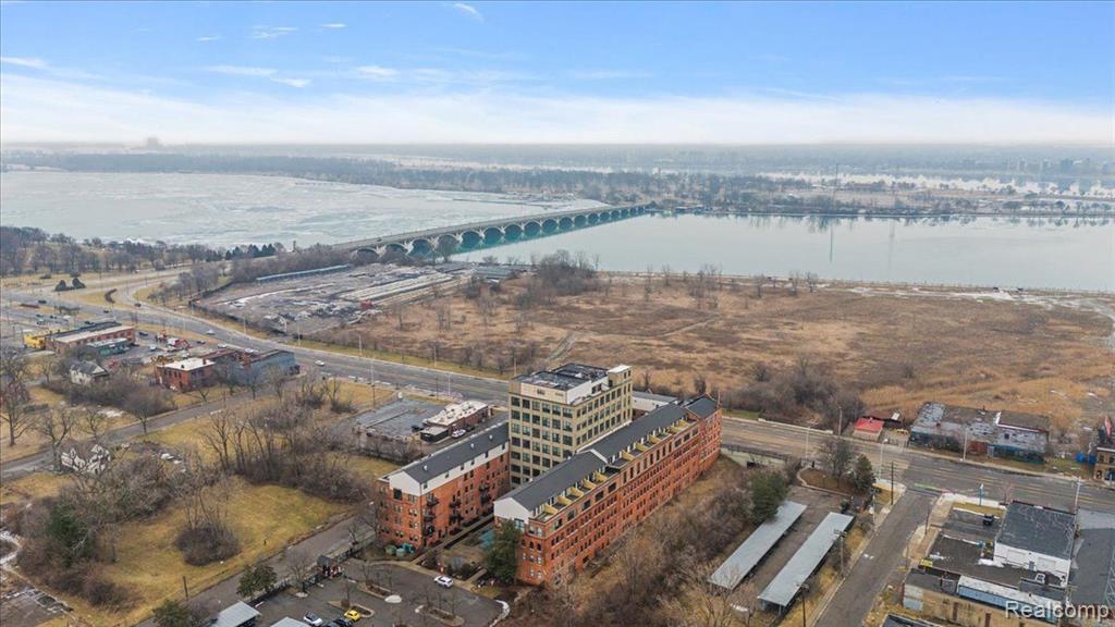 6533 E Jefferson Avenue # 329