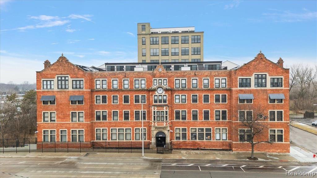 6533 E Jefferson Avenue # 329
